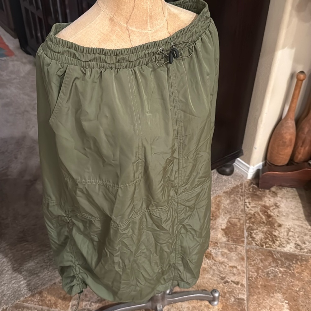 NWT light parachute nylon skirt sz l w adj waist super cute w denim or a tee
